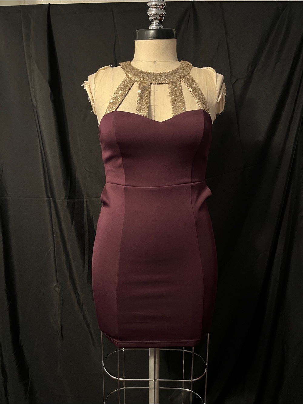 Elegant Plum Bodycon Dress with Sequin Illusion Neckline